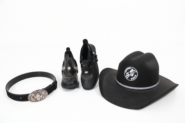 bota, chapéu e cinto preto country